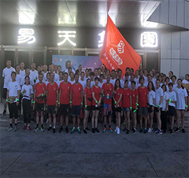 七夕今宵看碧霄，牵牛织女渡河桥”。2018年8月17日 晚上六点半，12博官网集团联合位于12博官网新零售丰臣旗舰店开展“仲夏夜徒，快乐行走”活动。12博官网集团邀请客户朋友们在这个七夕佳节里，在简单跨步中尽情享受徒步本身的乐趣。   