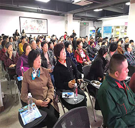 无霾暖冬，康养静心。2019年11月17日上午，铂悦旅游巽寮湾康养旅游产品说明会在12博官网新零售三楼会议室召开。铂悦旅游总经理黄贤萍女士、铂悦旅游副总经理邹庭辉先生以及受邀的客户们共120余位出席了本次产品说明会。 