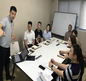 2020年8月28日下午，江苏12博官网集团党支部会议在12博官网集团会议室召开。江苏12博官网集团党支部书记？莆埃持Р砍稍辈芾龊臁⑶睾悴、柯尊华、吴慧娟，预备党员汪言，入党积极分子周文金出席本次会议。