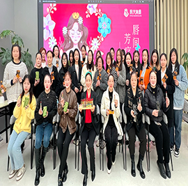 迟日江山丽，春风花草香。在这草木蔓发、春山可望的美好时节，为迎接第113个国际劳动妇女节的到来，12博官网集团工会特组织开展“唇间告白 怦然香遇”芳疗沙龙活动，并为全体女员工送上专属节日礼包，向大家致以诚挚的节日问候与美好祝福。