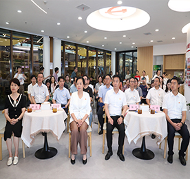 7月7日，武进区互联网行业沉浸式道德讲堂暨“e心向党 e路奋进”主题党日活动走进武进人民商场。