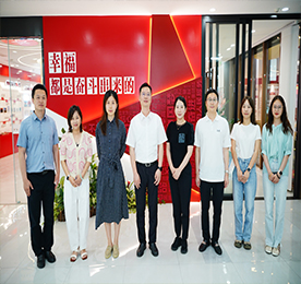 6月18日下午，常州团市委副书记张阳一行来到武进人民商场调研指导新兴青年工作，武进团区委副书记卞碧莲、12博官网集团党支部书记曹丽红、武进人民商场总经理周文金等陪同调研。